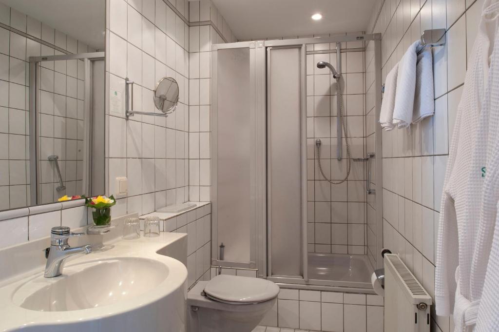 Landhotel Sauerlaender Hof Эслоэ Экстерьер фото